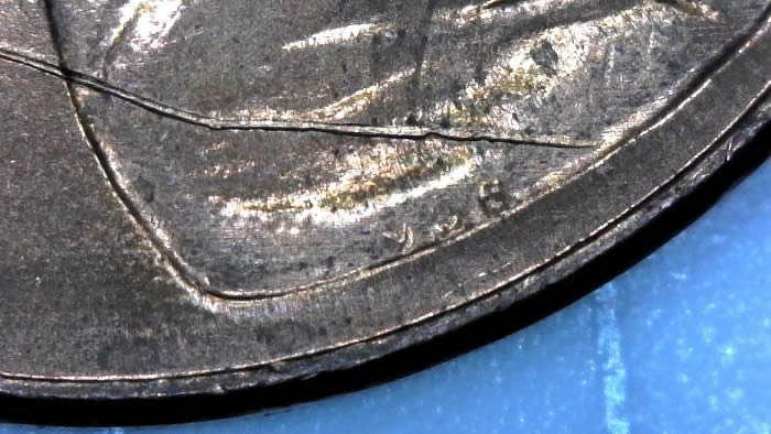 2001-P-Lincoln-Memorial-Cent-Struck-Through-Wire-Brush-Bristle-Found-CRH!